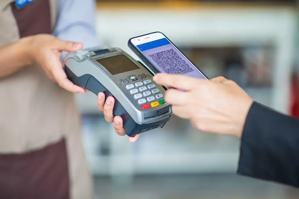 cashless-or-contactless-mobile-payment